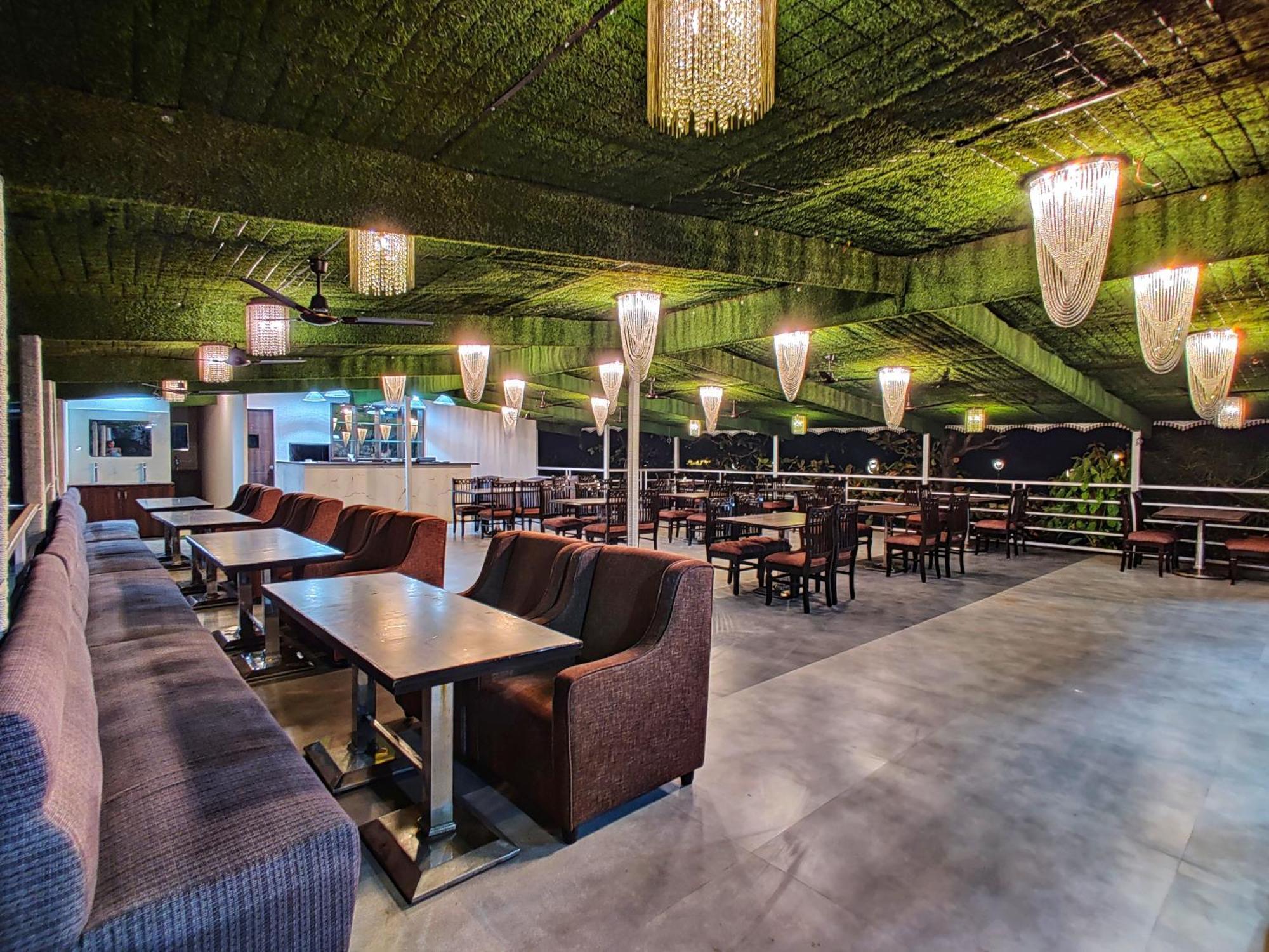 Golden Chariot Hotel دامان المظهر الخارجي الصورة
