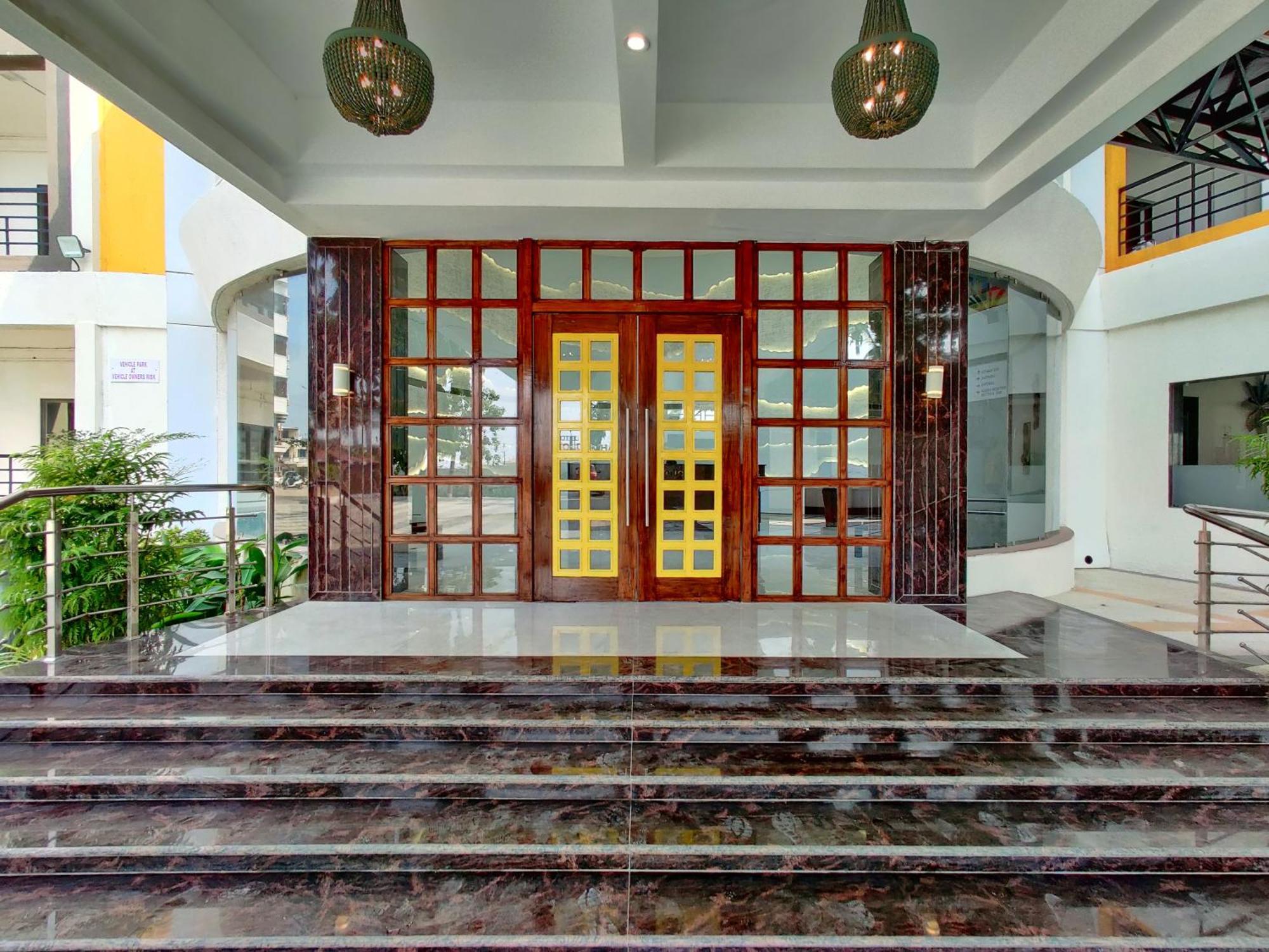 Golden Chariot Hotel دامان المظهر الخارجي الصورة