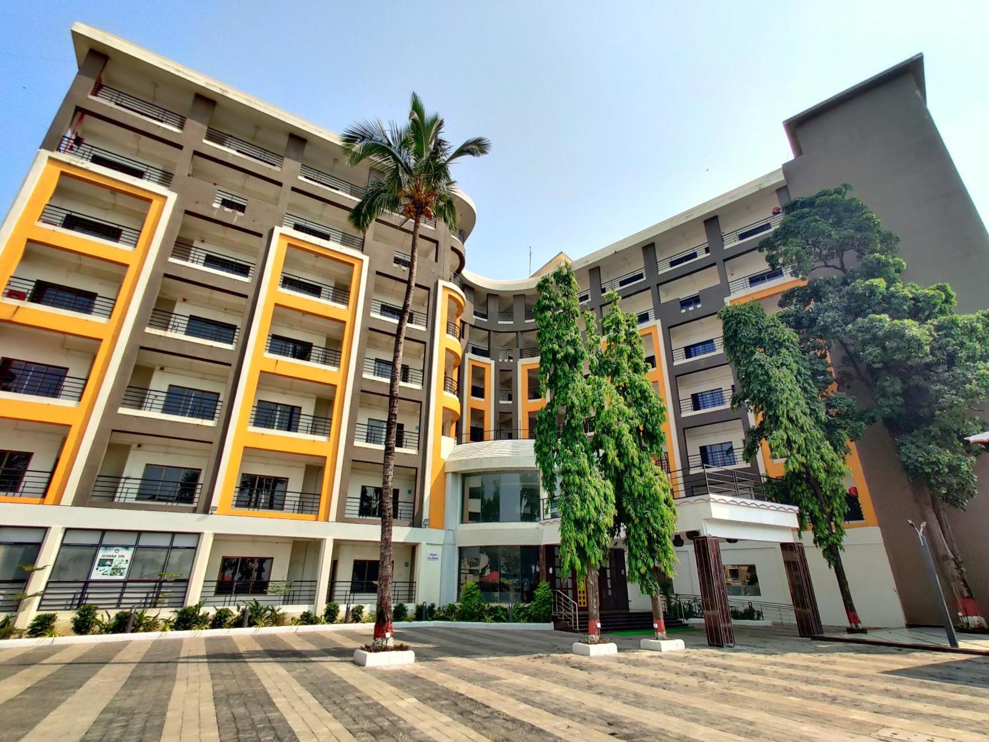 Golden Chariot Hotel دامان المظهر الخارجي الصورة