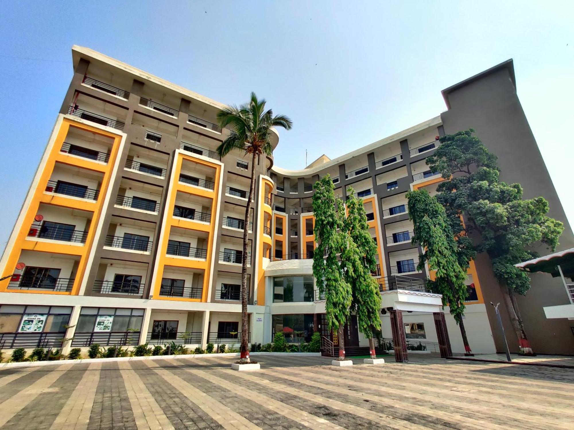 Golden Chariot Hotel دامان المظهر الخارجي الصورة