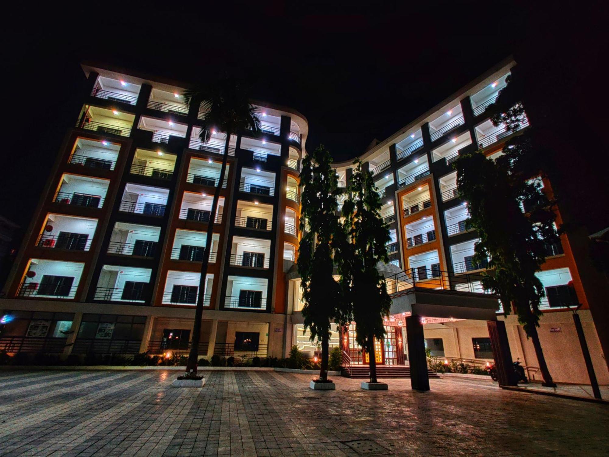 Golden Chariot Hotel دامان المظهر الخارجي الصورة