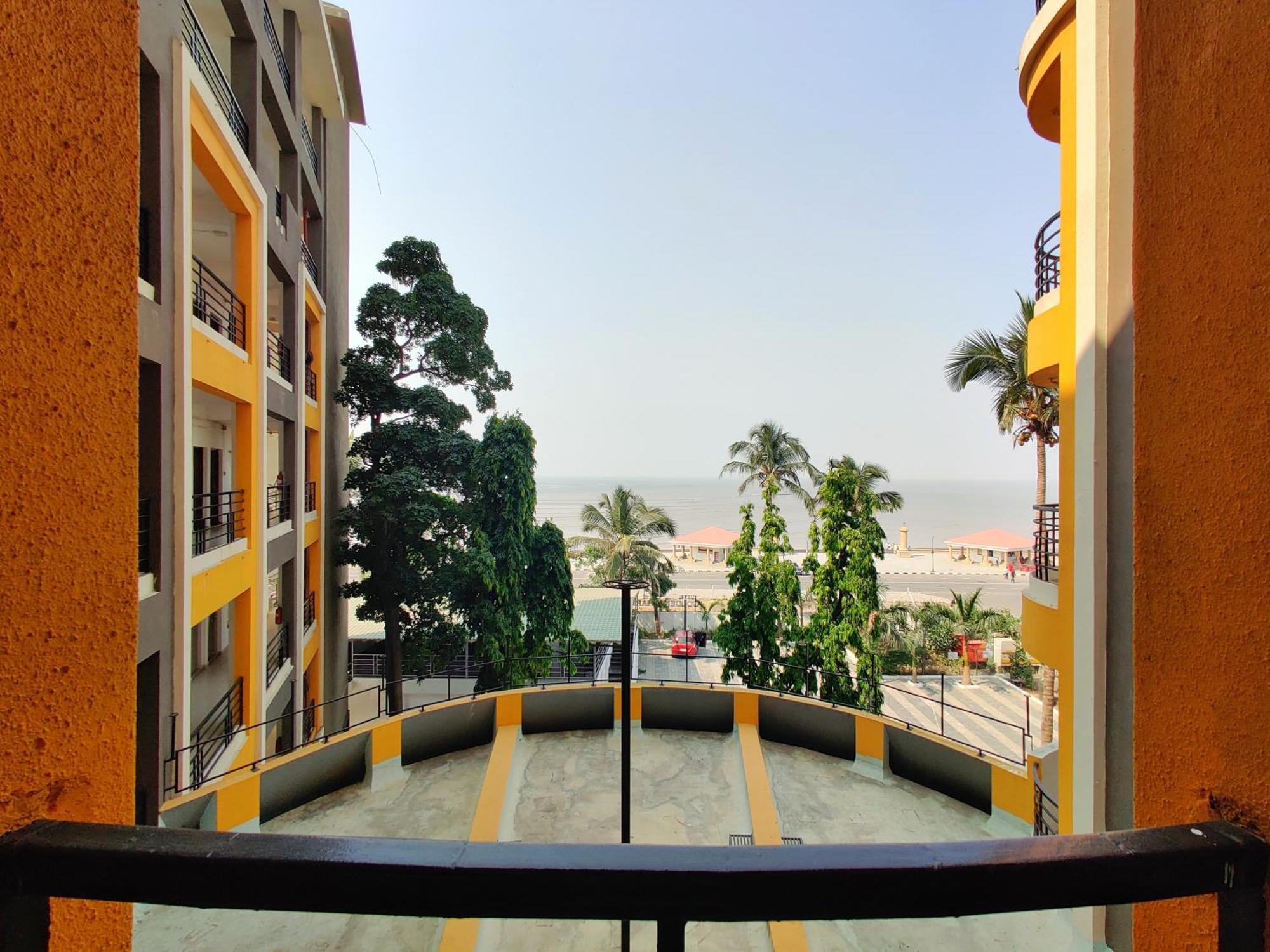 Golden Chariot Hotel دامان المظهر الخارجي الصورة