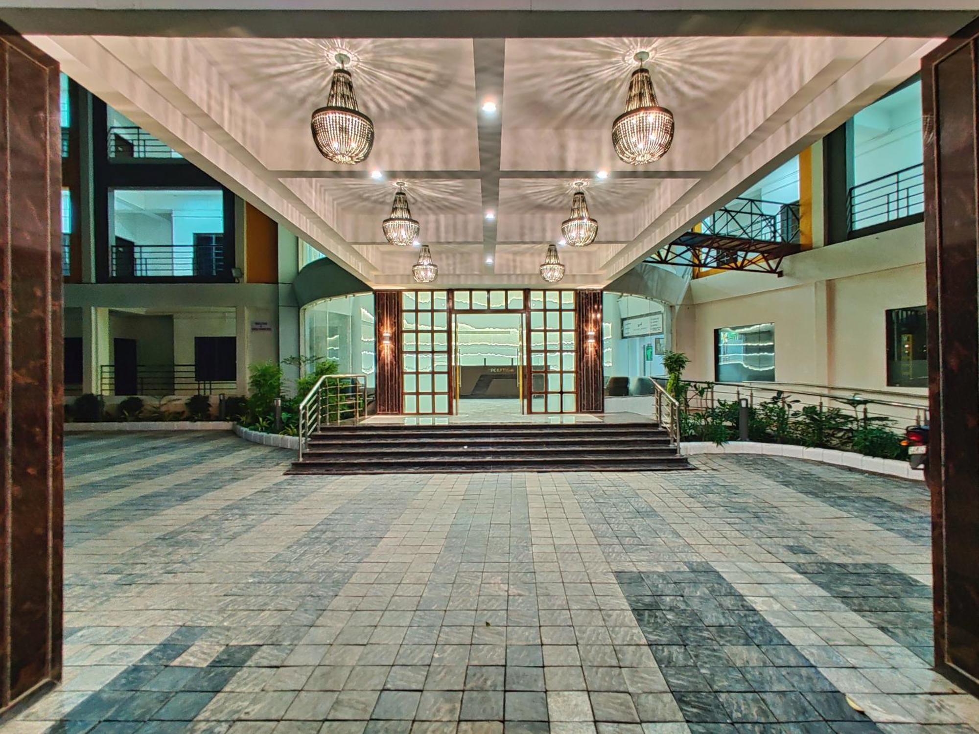 Golden Chariot Hotel دامان المظهر الخارجي الصورة