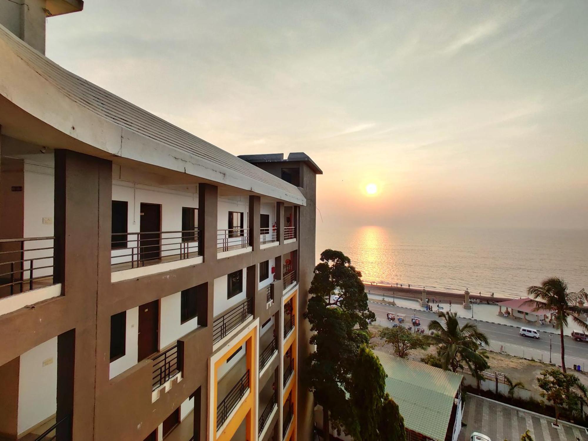 Golden Chariot Hotel دامان المظهر الخارجي الصورة