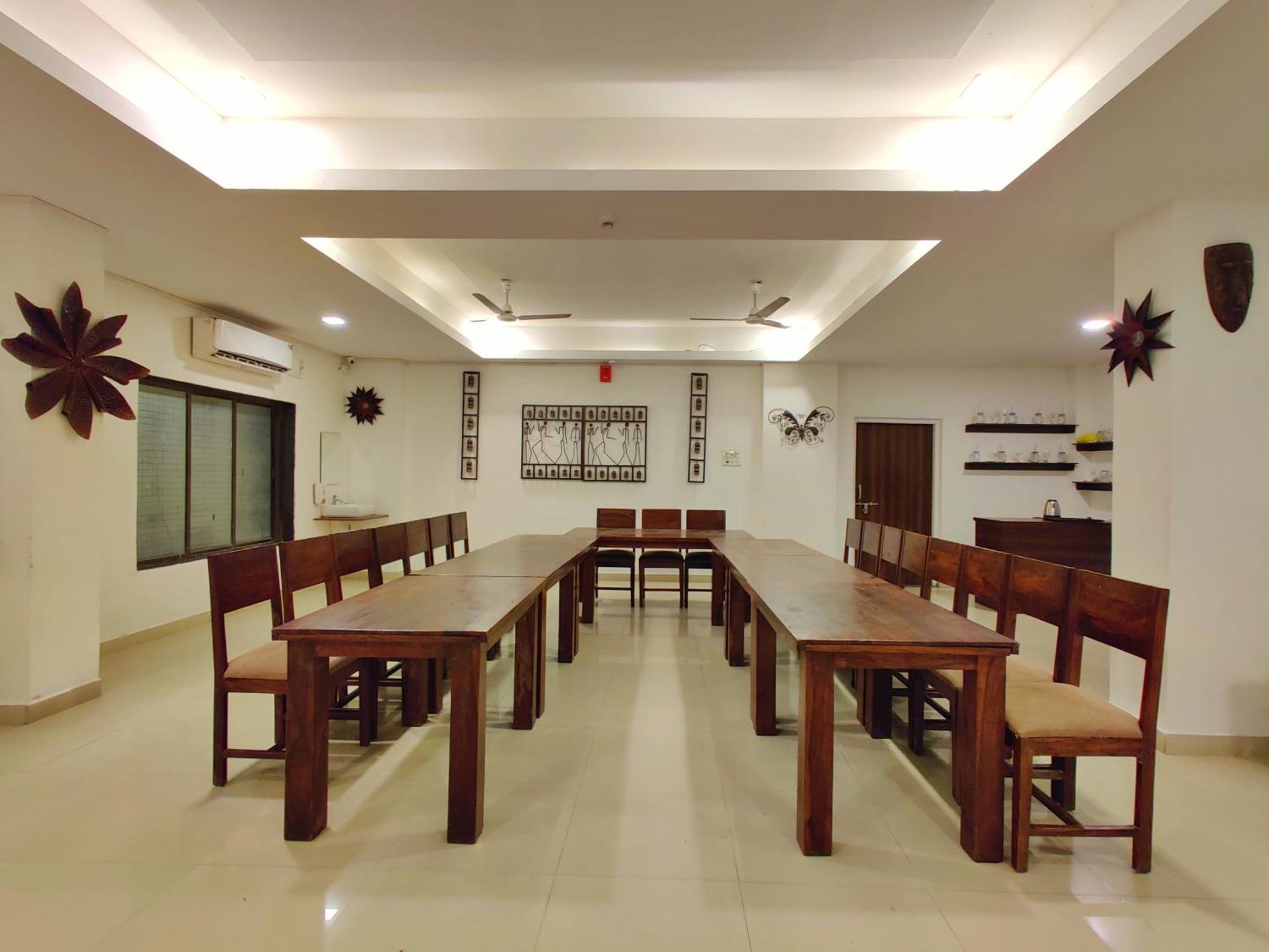 Golden Chariot Hotel دامان المظهر الخارجي الصورة